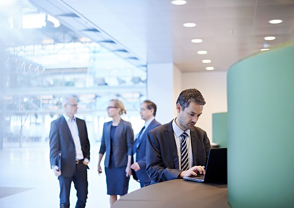 Sanzioni: il Garante multa Intesa Sanpaolo per uso illecito dei dati personali dei clienti